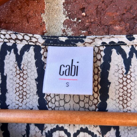 CAbi Serpentine Snakeskin Ruffle Blouse Size Small - Picture 3 of 5